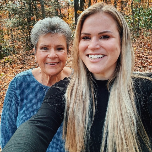 Meet your Posher, Elizabeth - Picture 2 of 5